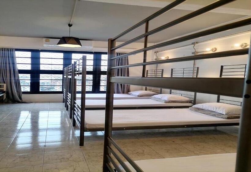 هاستل 8 Sleeper Street Guesthouse