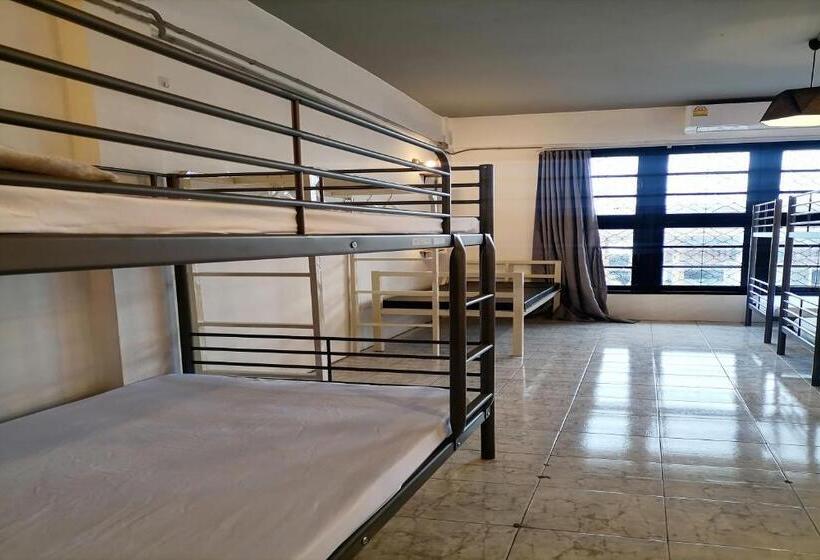 هاستل 8 Sleeper Street Guesthouse