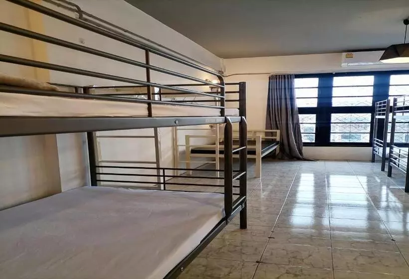 هاستل 8 Sleeper Street Guesthouse