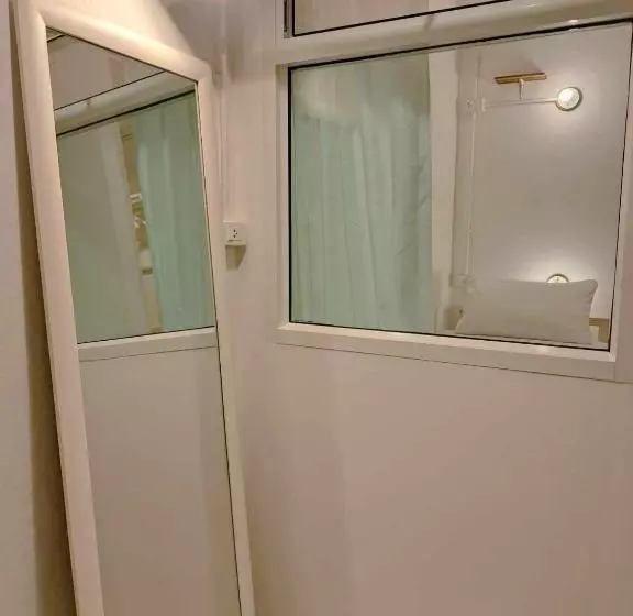 هاستل 8 Sleeper Street Guesthouse