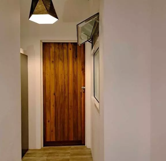 هاستل 8 Sleeper Street Guesthouse