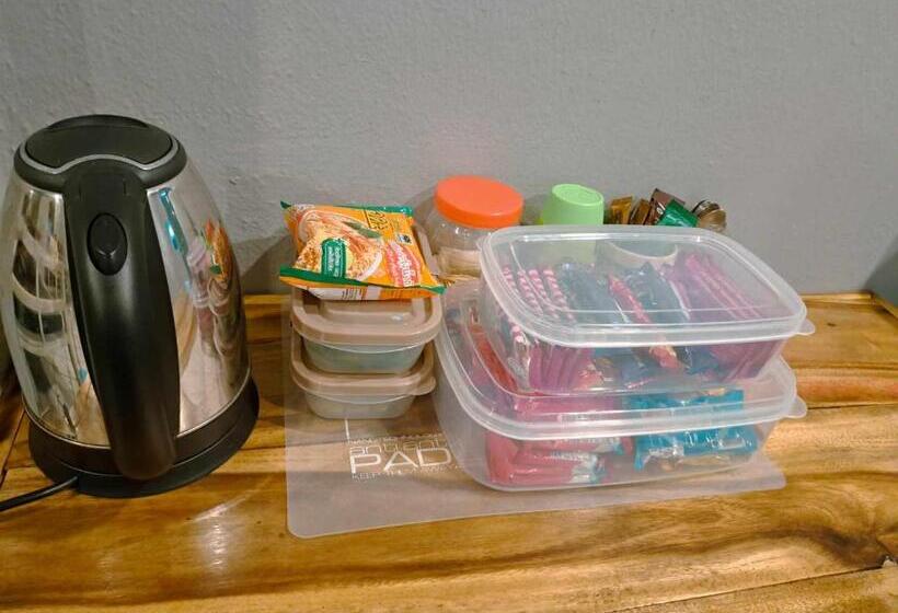 هاستل 8 Sleeper Street Guesthouse