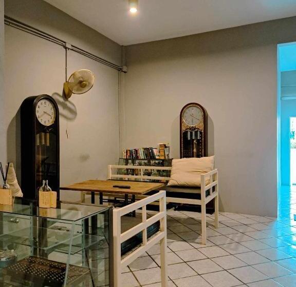 هاستل 8 Sleeper Street Guesthouse