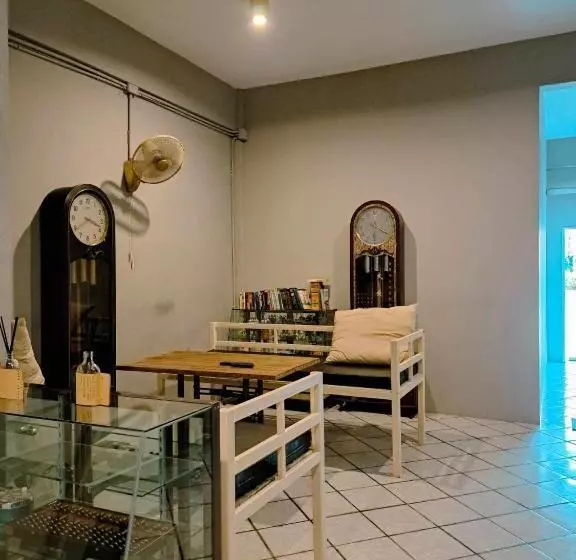 هاستل 8 Sleeper Street Guesthouse