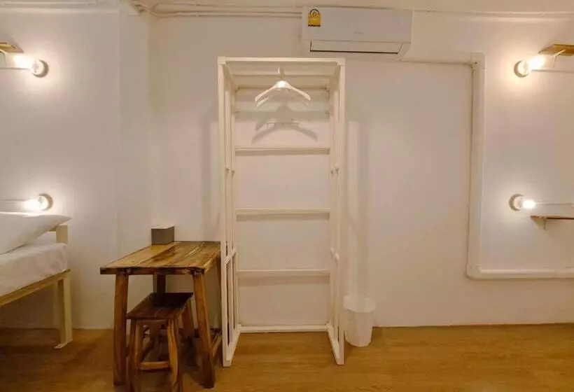 هاستل 8 Sleeper Street Guesthouse