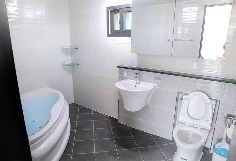 Gyeongju Hyu Plus Pension