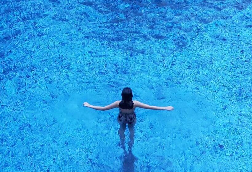 هتل A Rock Resort Langkawi Coral Reefs