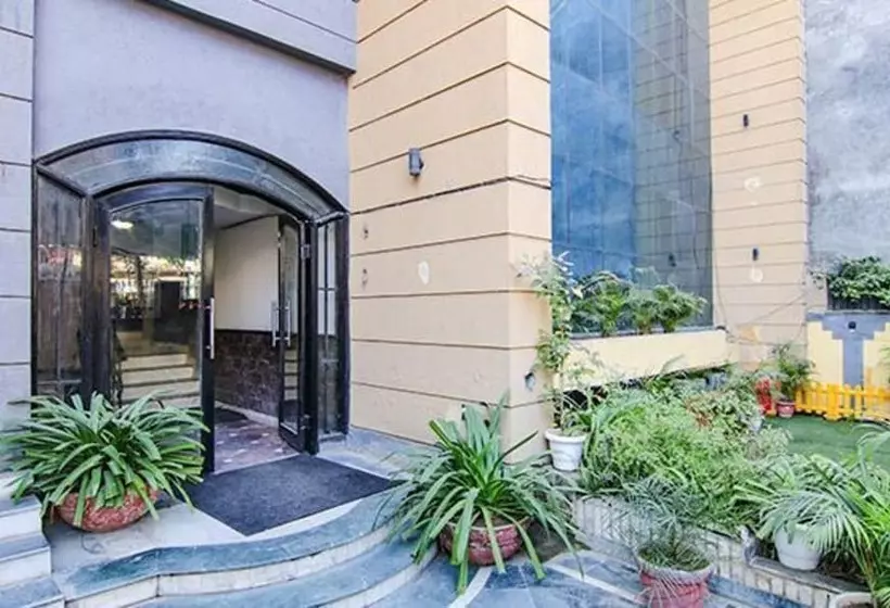 Fabhotel Singh Suite
