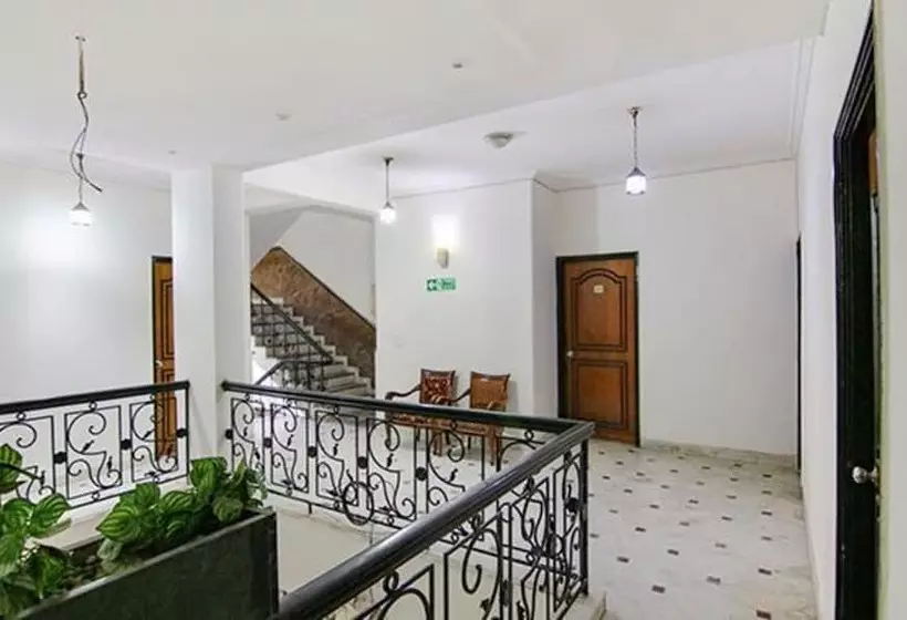 Fabhotel Singh Suite