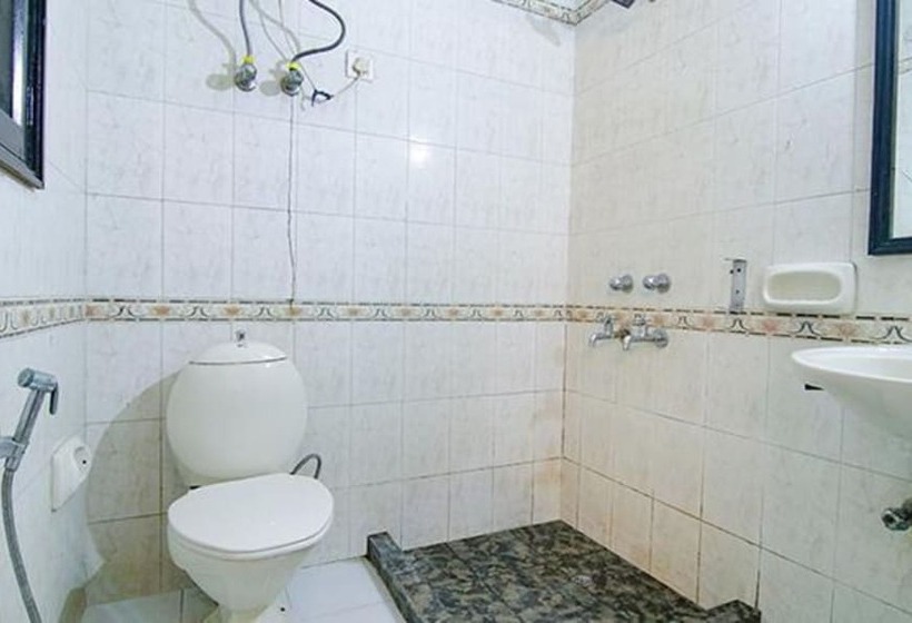 Fabhotel Singh Suite