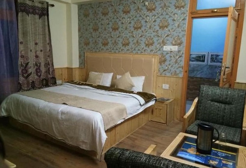 ホテル Pine Wood Inn Tosh