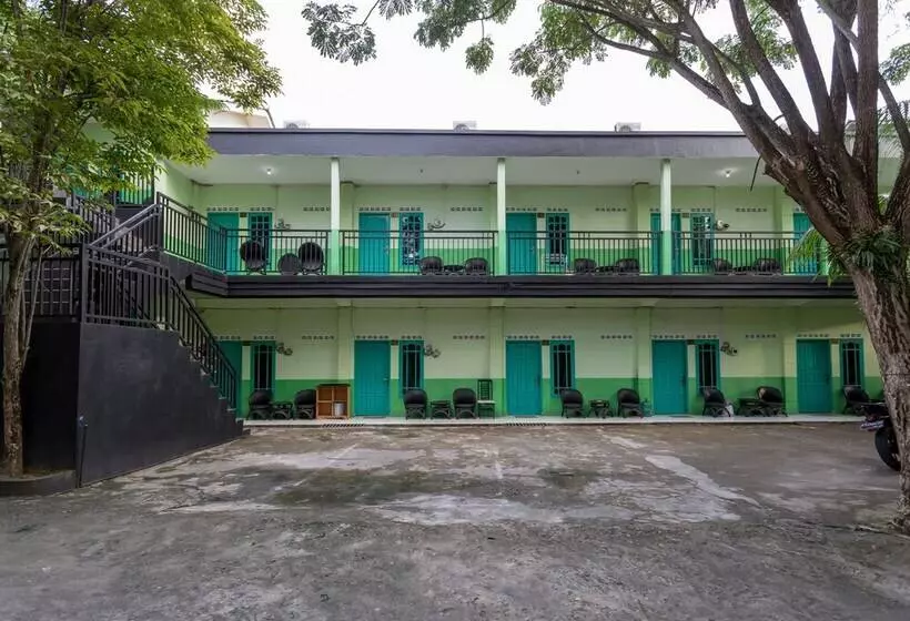 ペンション Nur Aziziah Guest House By Oyo Rooms