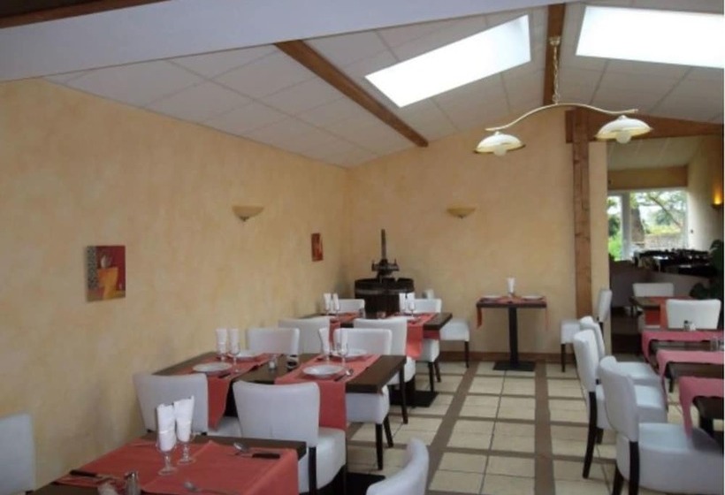 ホテル Logis Hôtel La Vieille Auberge Du Soubestre