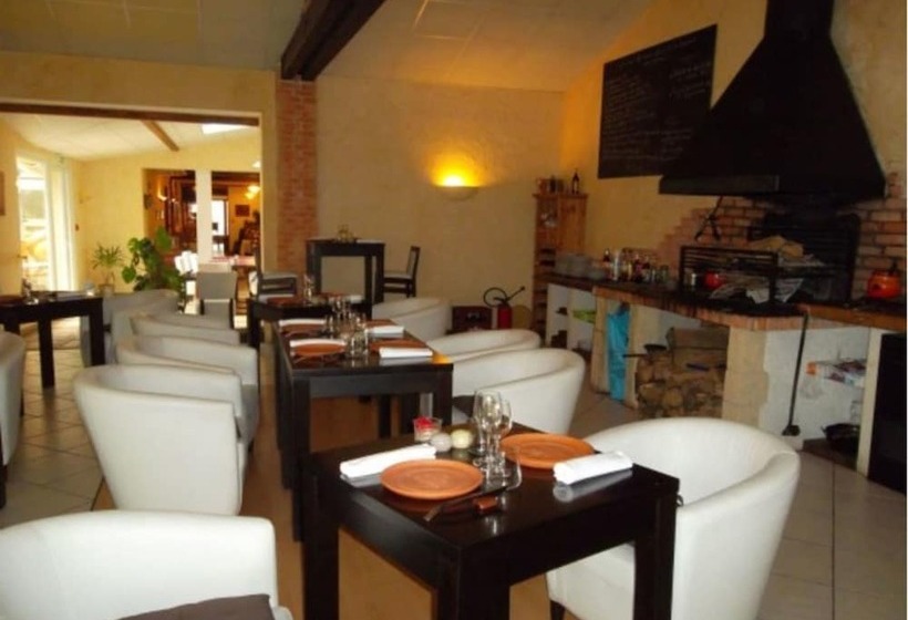 ホテル Logis Hôtel La Vieille Auberge Du Soubestre