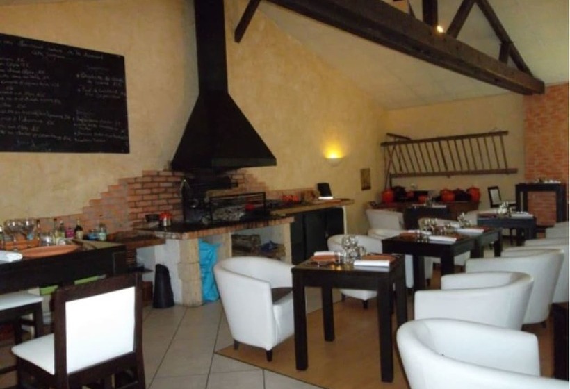 ホテル Logis Hôtel La Vieille Auberge Du Soubestre