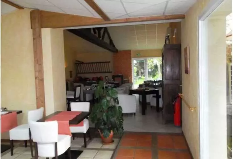 ホテル Logis Hôtel La Vieille Auberge Du Soubestre