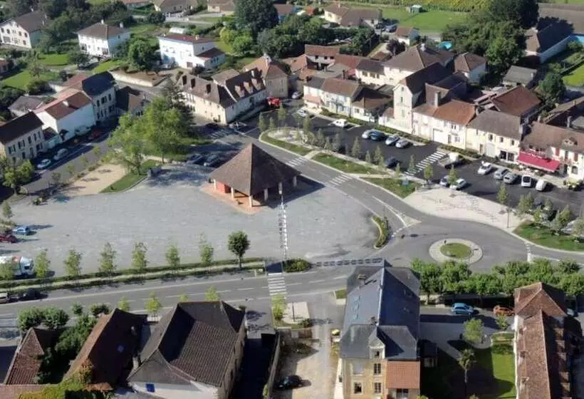 ホテル Logis Hôtel La Vieille Auberge Du Soubestre