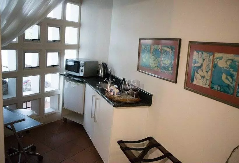 Hotelli Onthesummit Lodge & Conference Venue