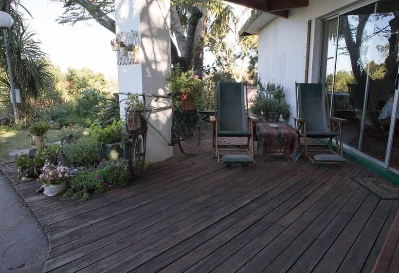 فندق Onthesummit Lodge & Conference Venue