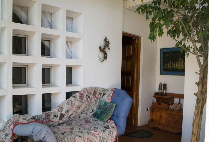 فندق Onthesummit Lodge & Conference Venue