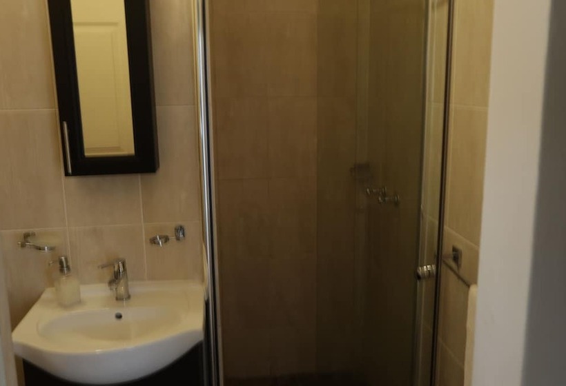 فندق Onthesummit Lodge & Conference Venue