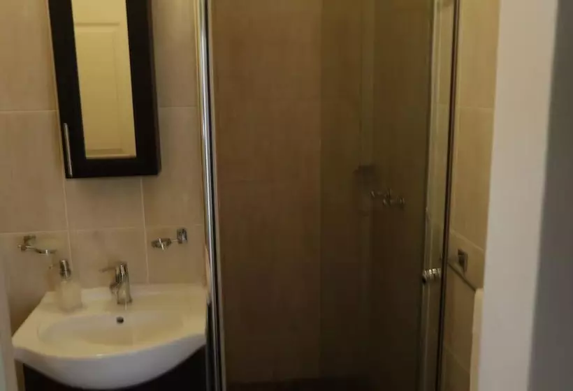 Hotelli Onthesummit Lodge & Conference Venue