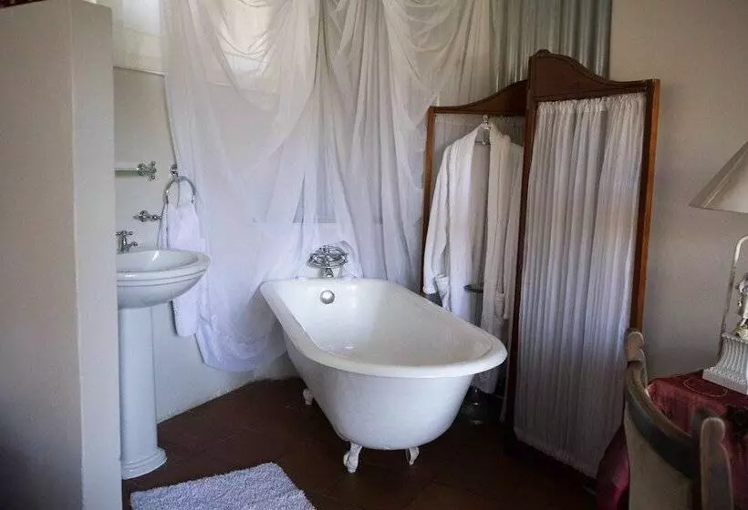 Hotelli Onthesummit Lodge & Conference Venue