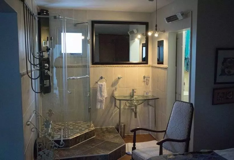 Hotelli Onthesummit Lodge & Conference Venue