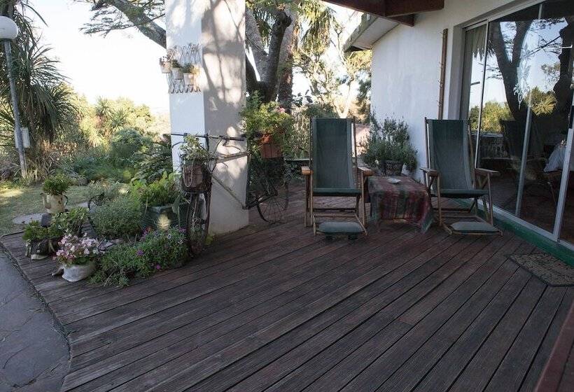 فندق Onthesummit Lodge & Conference Venue