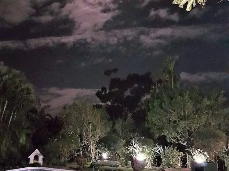 Hotelli Onthesummit Lodge & Conference Venue