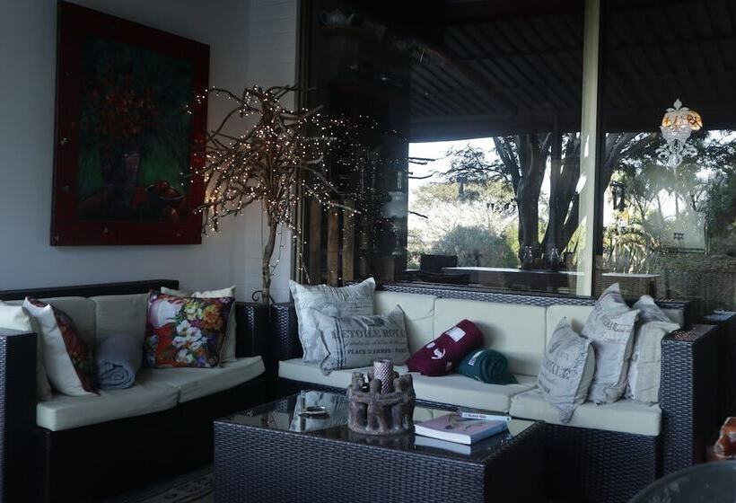 فندق Onthesummit Lodge & Conference Venue