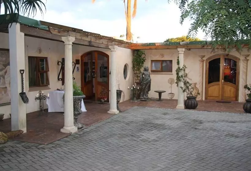 Hotelli Onthesummit Lodge & Conference Venue