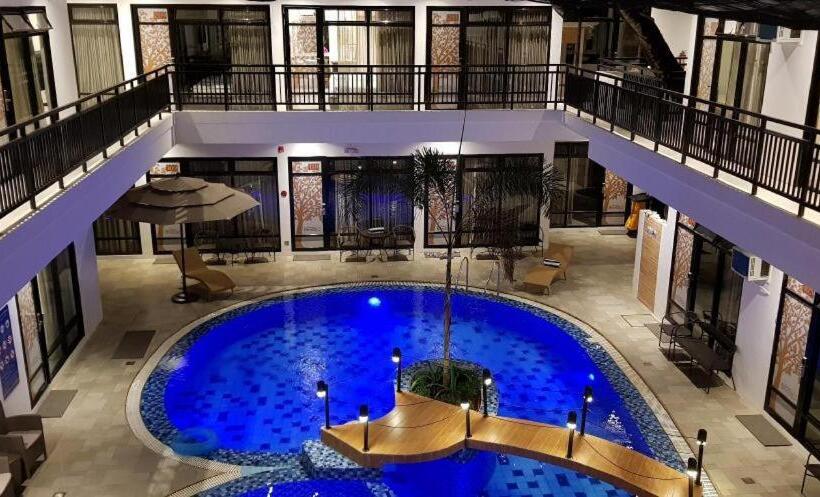 هتل White Breeze Palawan Boutique