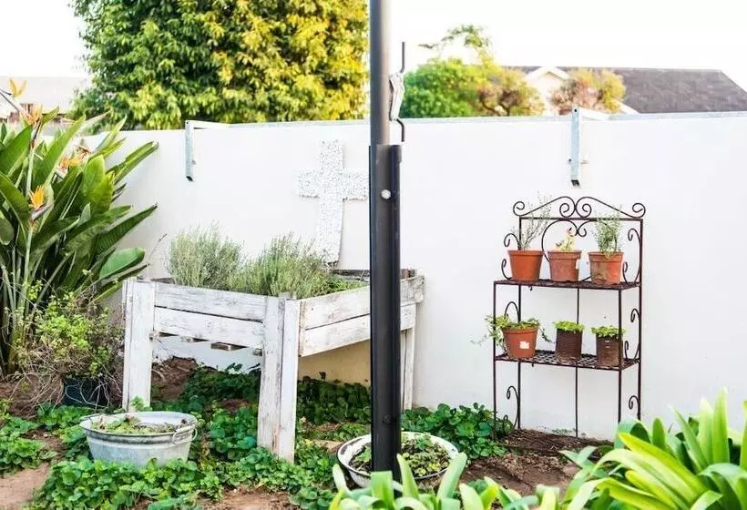 Majatalo Nahoon Mouth Guest House