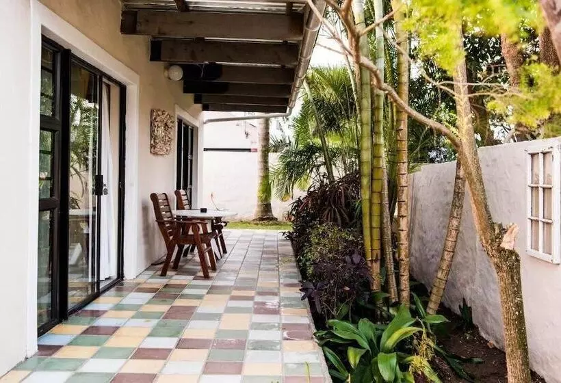 Majatalo Nahoon Mouth Guest House