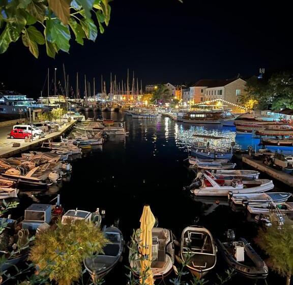 پانسیون Vespera Apartments