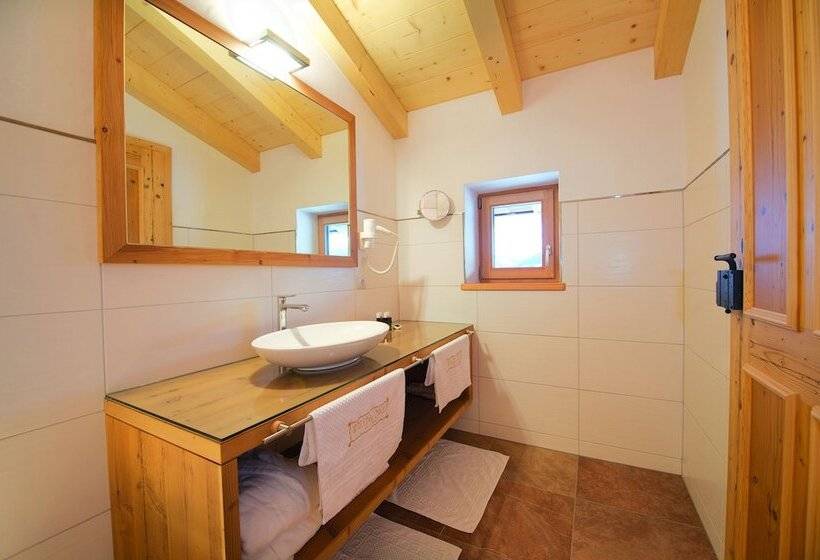 Wallegg Lodge   Alpine Premium Chalet   Ski In Ski Out   Real Alpine Location Saalbach