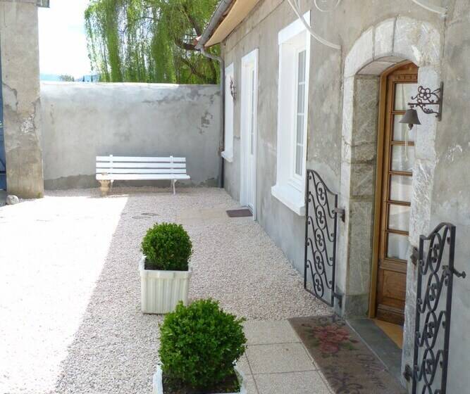 مبيت وإفطار Naturaform