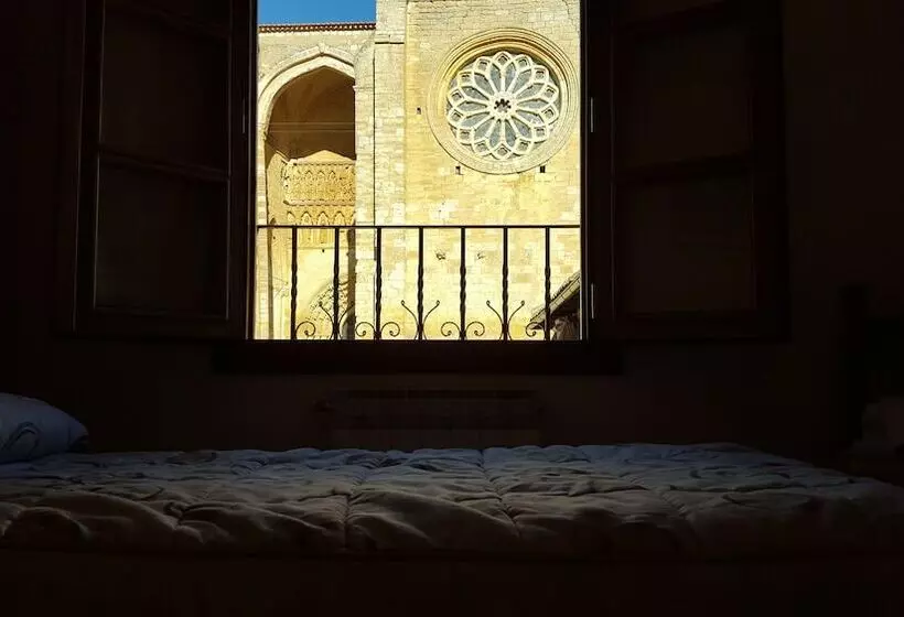 مسافرخانه Las Cantigas