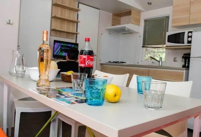 בית מלון כפרי Camping Les Plans