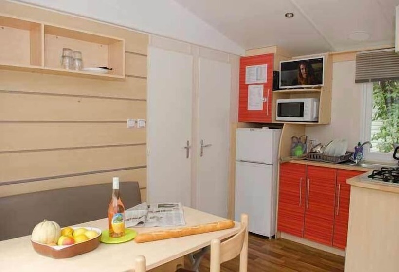 בית מלון כפרי Camping Les Plans