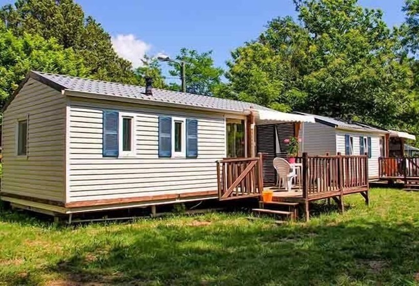 בית מלון כפרי Camping Les Plans