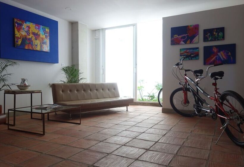 هتل Casa Bugambilia