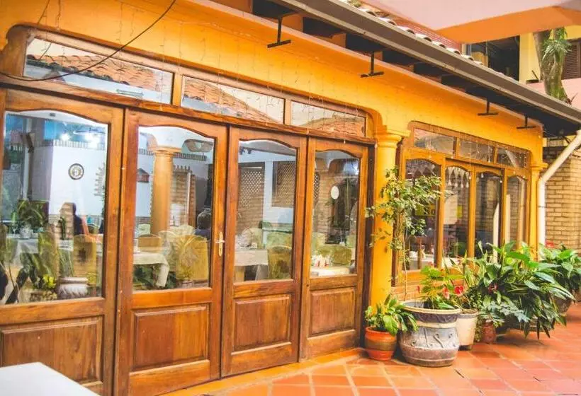 هتل & Restaurante Guarania