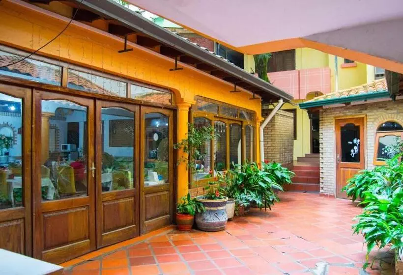 هتل & Restaurante Guarania