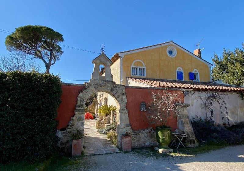 پانسیون Le Clos De L'isle