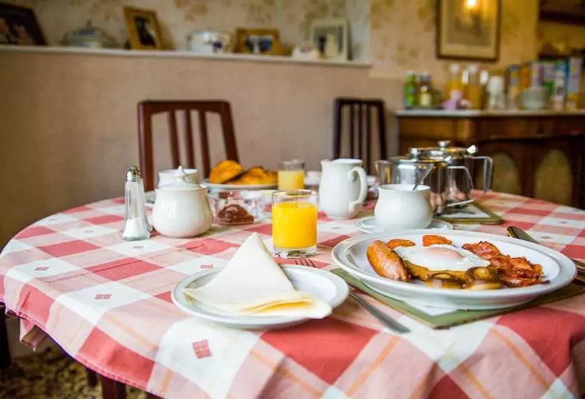 Higher Bruckland Farmhouse B&b