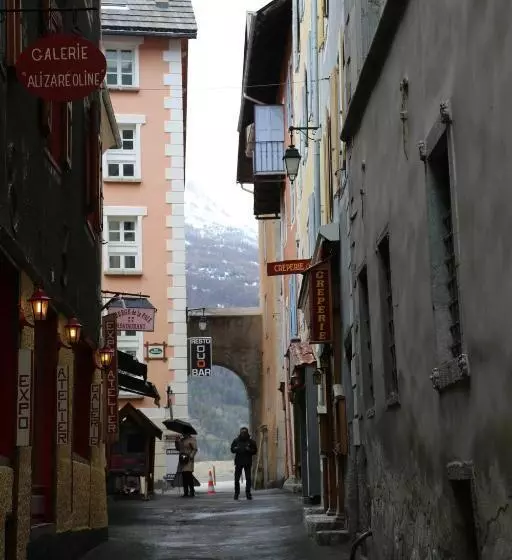 هتل Auberge De La Paix