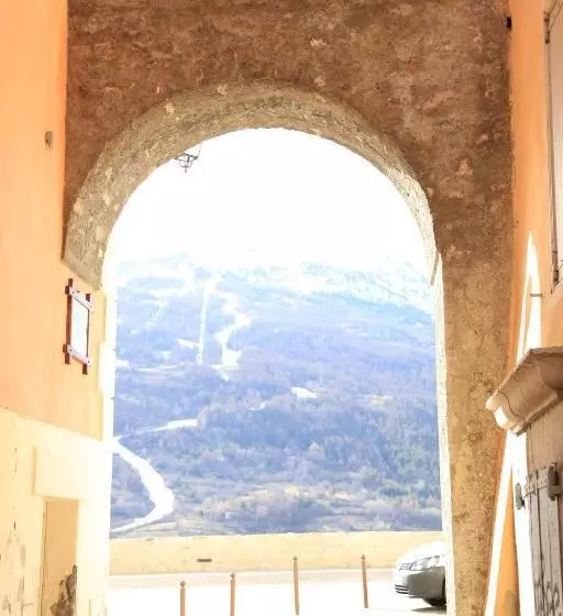 هتل Auberge De La Paix