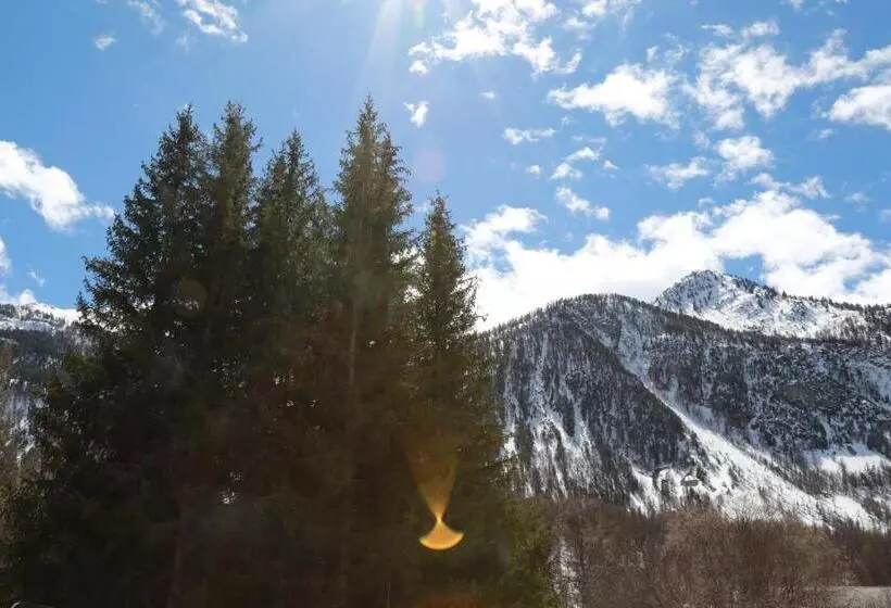 هتل Auberge De La Paix